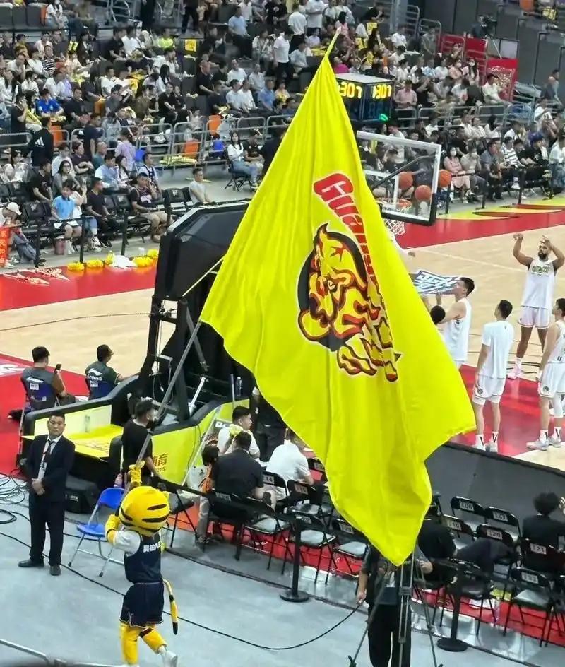 kaiyun网页版-广东宏远正式改名！新冠名有意思，杜锋点名崔永熙，徐杰又秀恩爱